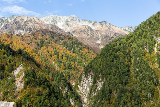 Mt.Tateyama in de noordelijke Alpen van Japan tijdens het herfstseizoen