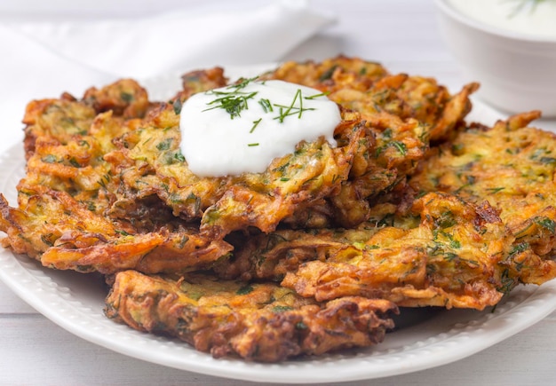 Mucver, Turks traditioneel voedsel. (Turkse keuken) Zelfgemaakt eten met courgette.