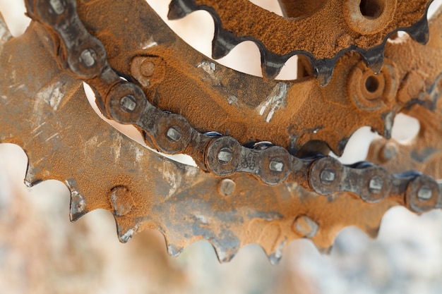 Mud dirty ring chain and chain in a mountain bike