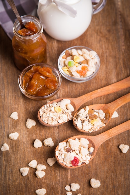 Muesli met confiture