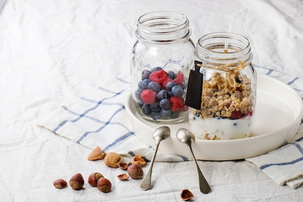 Muesli met yoghurt en bessen