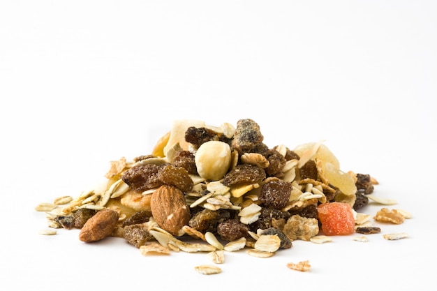 Muesli op wit wordt geïsoleerd