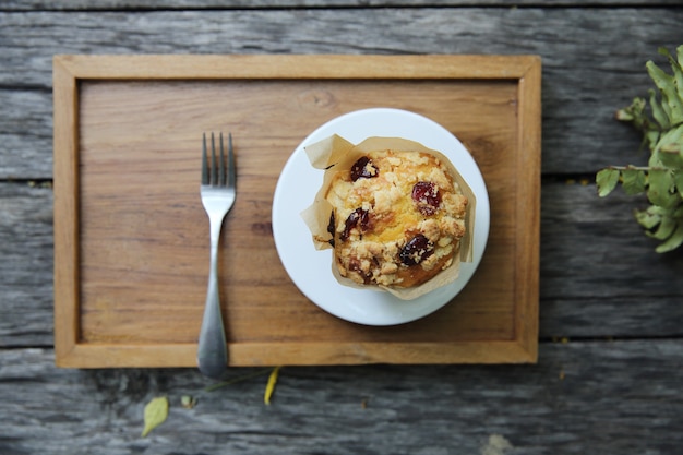 Muffincake op houten achtergrond