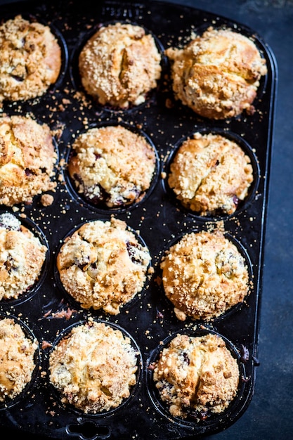 Foto muffin in una teglia