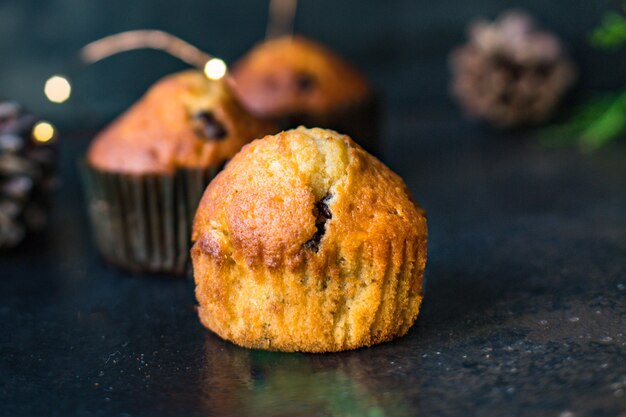 Muffins cupcakes zelfgemaakte bakken taarten op tafel