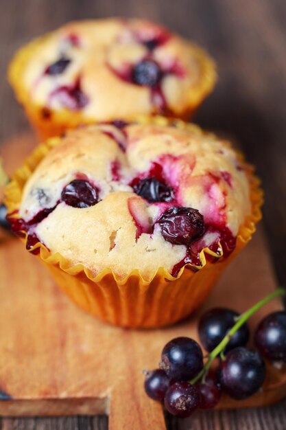 Muffins met zwarte bessen