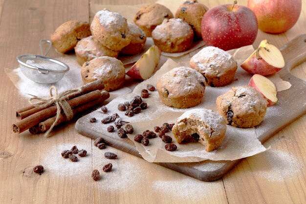 Muffins with apples and cinnamon