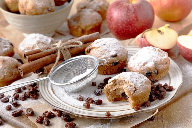 Muffins with apples and cinnamon