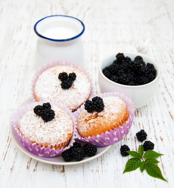 Foto muffin con bacche fresche