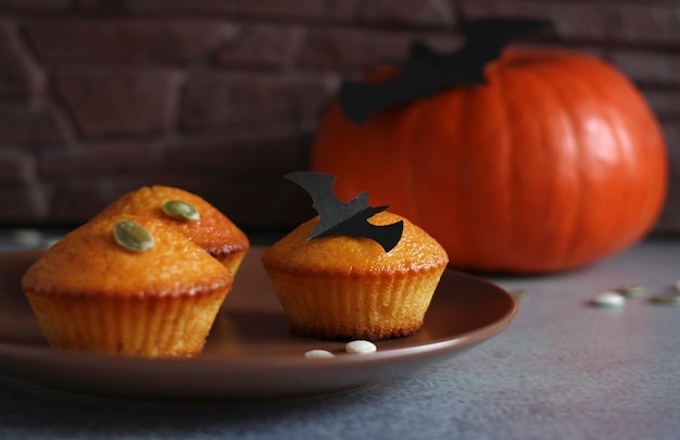 muffins with pumpkin pumpkin seeds and black bat