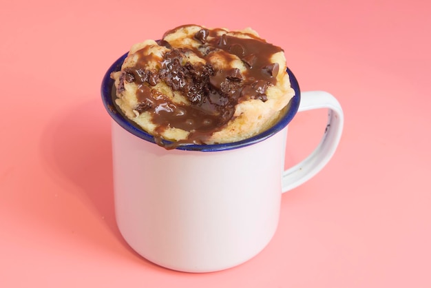 Mug cake met chocolade close-up