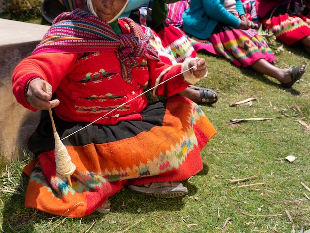 Mujeres Andinas con Trajes Tipicos de Cusco