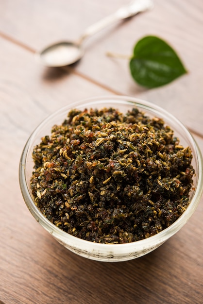 Photo mukhwas or tambul is a fine mixture of paan masala. it's popular mouth freshener from india consumed after meals. also offered to goddess durga devi in puja