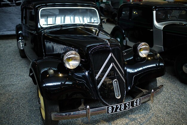 Foto mulhouse francia 22 agosto 2023 collezione schlumpf la cité de l'automobile ospita la più grande collezione di automobili al mondo con più di 500 pezzi