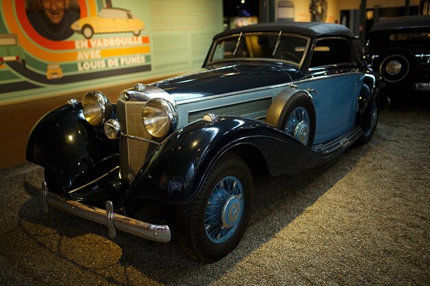 Foto mulhouse francia 22 agosto 2023 collezione schlumpf la cité de l'automobile ospita la più grande collezione di automobili al mondo con più di 500 pezzi