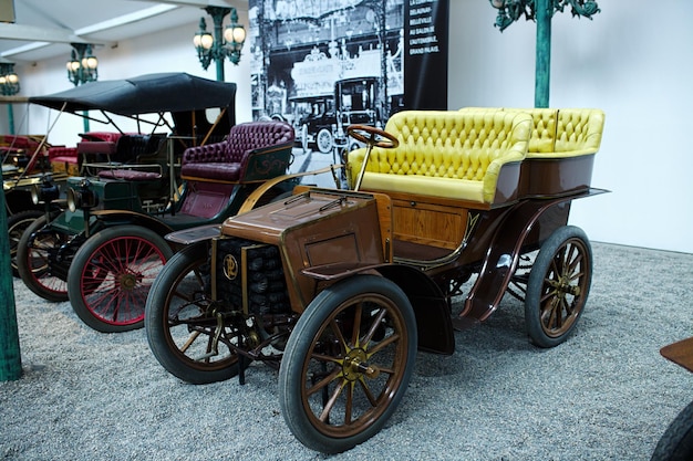 MULHOUSE FRANKRIJK 22 augustus 2023 Nationaal Automobielmuseum Cite de lAutomobile Collectie Schlumpf Verzameling auto's met meer dan 500 stuks