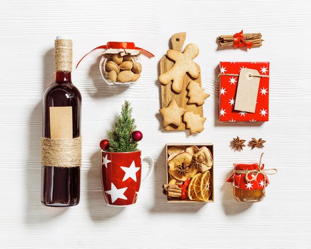 Mulled wine Ingrediënten als DIY cadeau doos handgemaakt cadeau met gedroogd fruit honing specerijen kerstmis