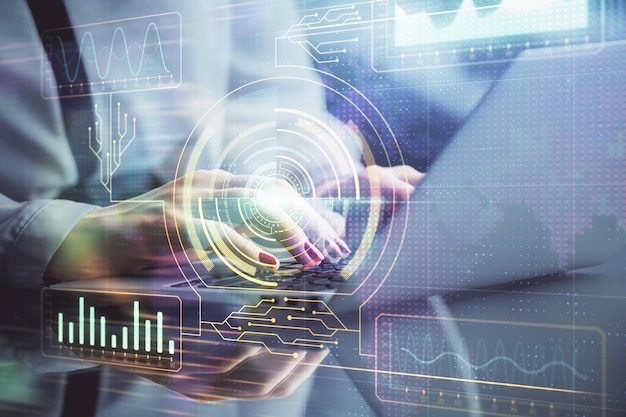Multi-blootstelling van vrouw handen werken op computer en data thema hologram tekening Tech concept