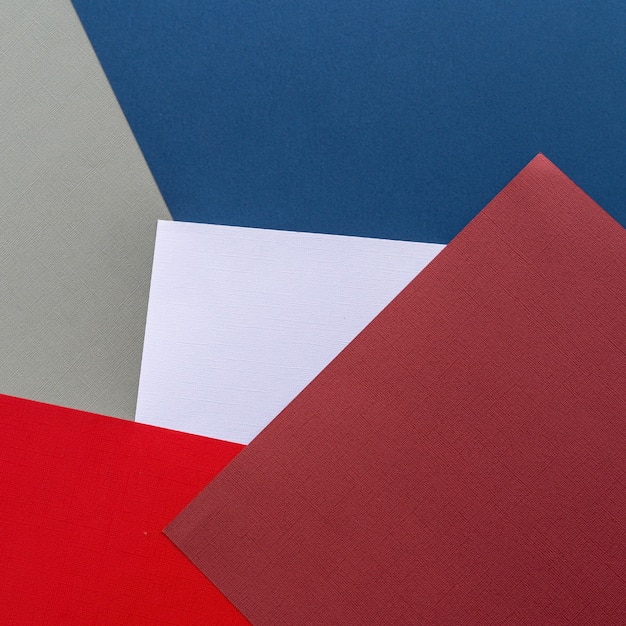 Фото Разноцветная абстрактная бумага палитры пастельных тонов, с геометрической формой.