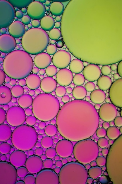 разноцветные масляные круги на красочном фоне воды