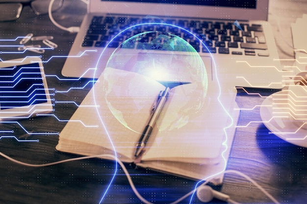 写真 マルチエクスポージャー 脳図とオープンノートブックの背景の机 aiの概念