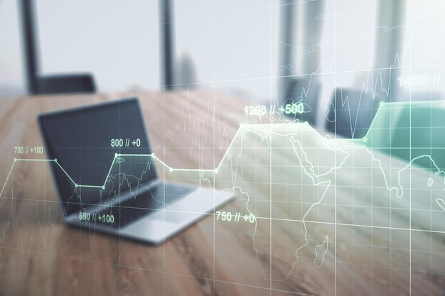 Multi-exposure van abstracte statistische gegevens hologram interface op computer achtergrond computing en analytics concept