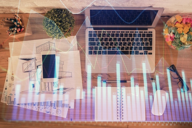 Foto multi-exposure van financiële grafiek tekening over tafel achtergrond met computer concept van onderzoek top view