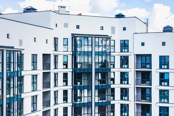 Photo multi-storey modern residential building. housing construction. residential fund. sleeping residential area. mortgage loans for young families.