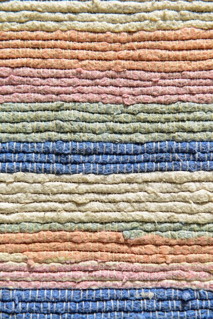 여러 가지 빛깔의 패브릭 질감 수제 전통 태국 카펫