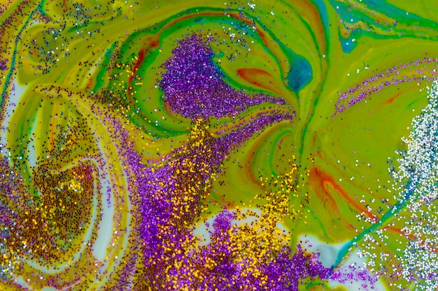 Foto sfondo acrilico multicolore con riccioli cosparsi di scintillii viola e oro