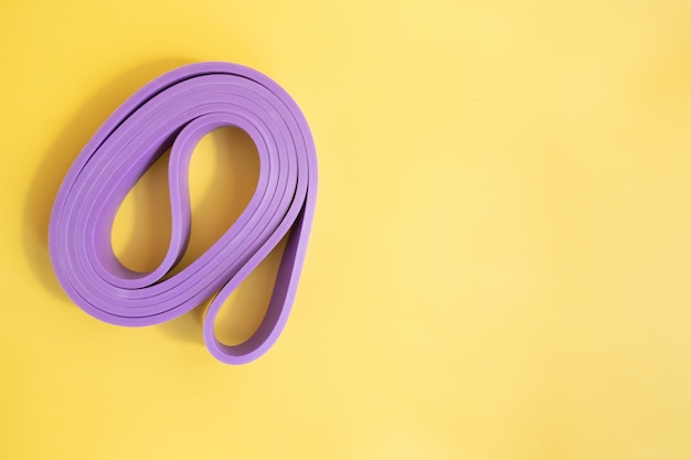 Photo multicolored fitness rubber bands on a yellow background