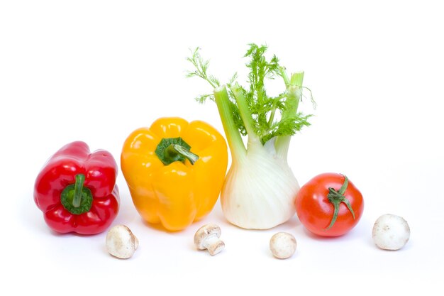 Photo multicolored vegetables on a white background
