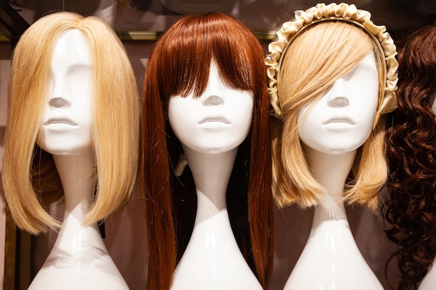 Photo multicolored wigs are worn on the heads of mannequins