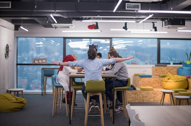 Photo multiethnic business team using virtual reality headset in office meeting  developers meeting with virtual reality simulator around table in creative office.