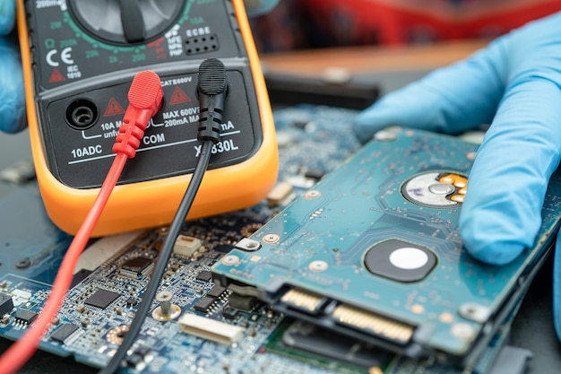 Multimeter electronic digital to measure the voltage of electrical.