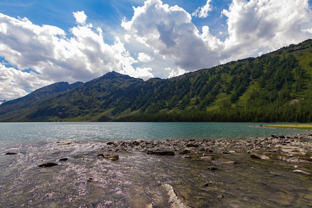 Multinsky meren in Altai-bergen.