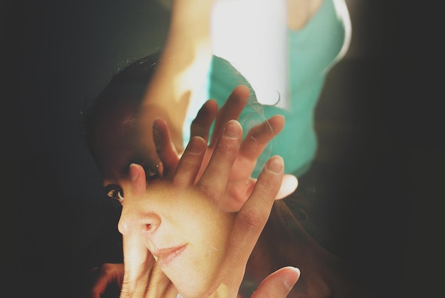 Photo multiple image of woman and hands