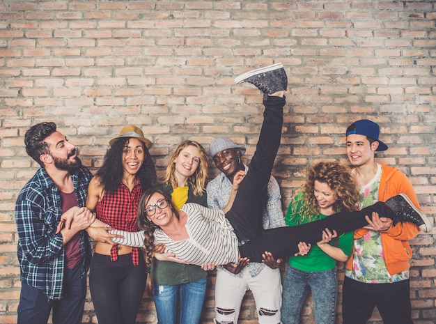 Multiraciale groep vrienden