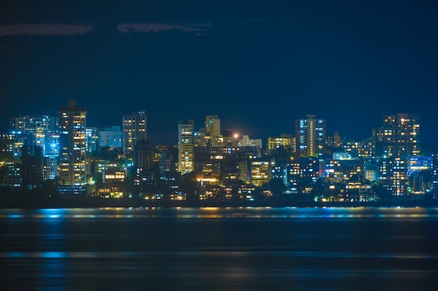 Photo mumbai skyline in the evening