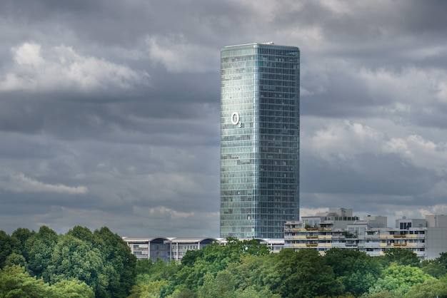 Фото Мюнхен бавария германия 30 июля 2023 башня o2 городской пейзаж
