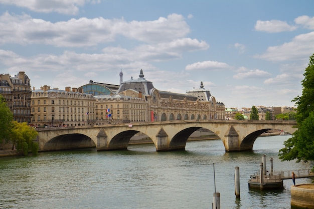 Musée d'Orsay, pont Royal en rivier de Siene, Parijs, Frankrijk