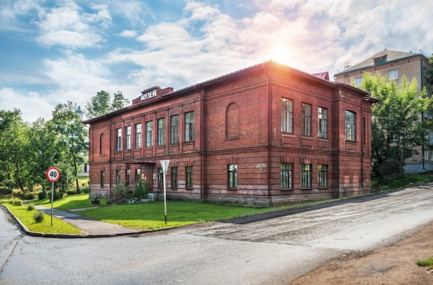 Photo museum in the city of valdai on a summer sunny day