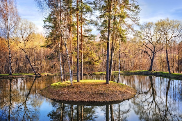 MuseumReserve AN Ostrovsky Shchelykovo 연못과 Kineshma 섬
