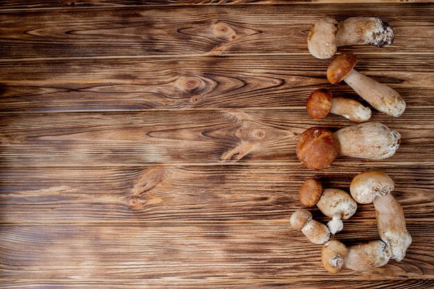 Mushroom Boletus op houten tafel