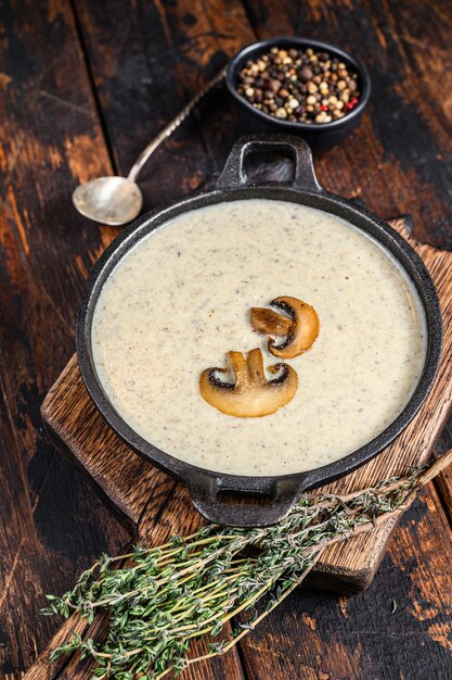 Photo mushroom cream soup with herbs