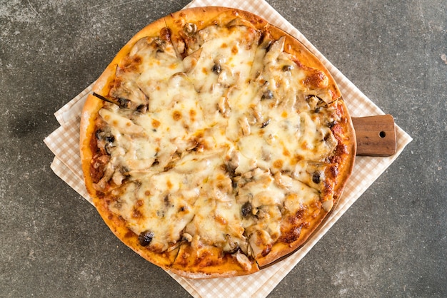 mushroom pizza with miso sauce