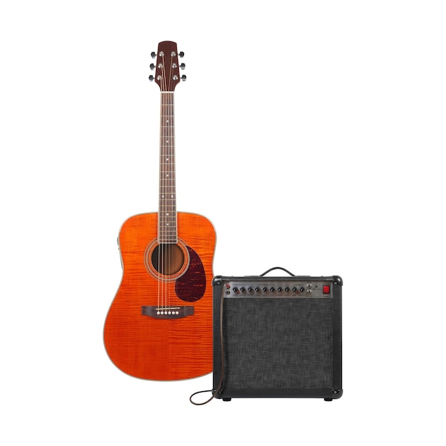 Музыка и звук Оранжевый западный усилитель акустической гитары и вид спереди кабеля изолированы