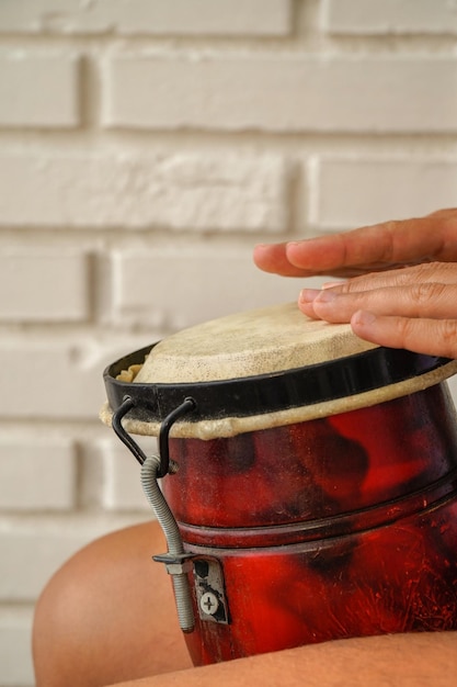Foto musicoterapia con tamburo africano musicoterapia con laboratorio di percussioni