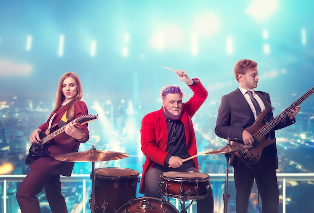 Photo musical group in suits, performing on the rooftop