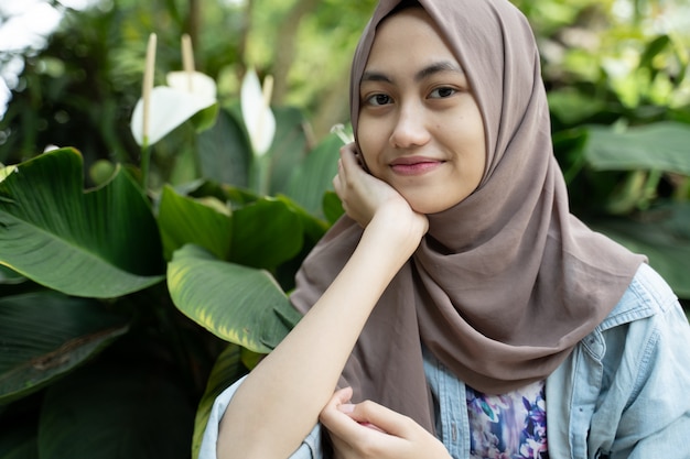 Photo muslim female teenager smiling